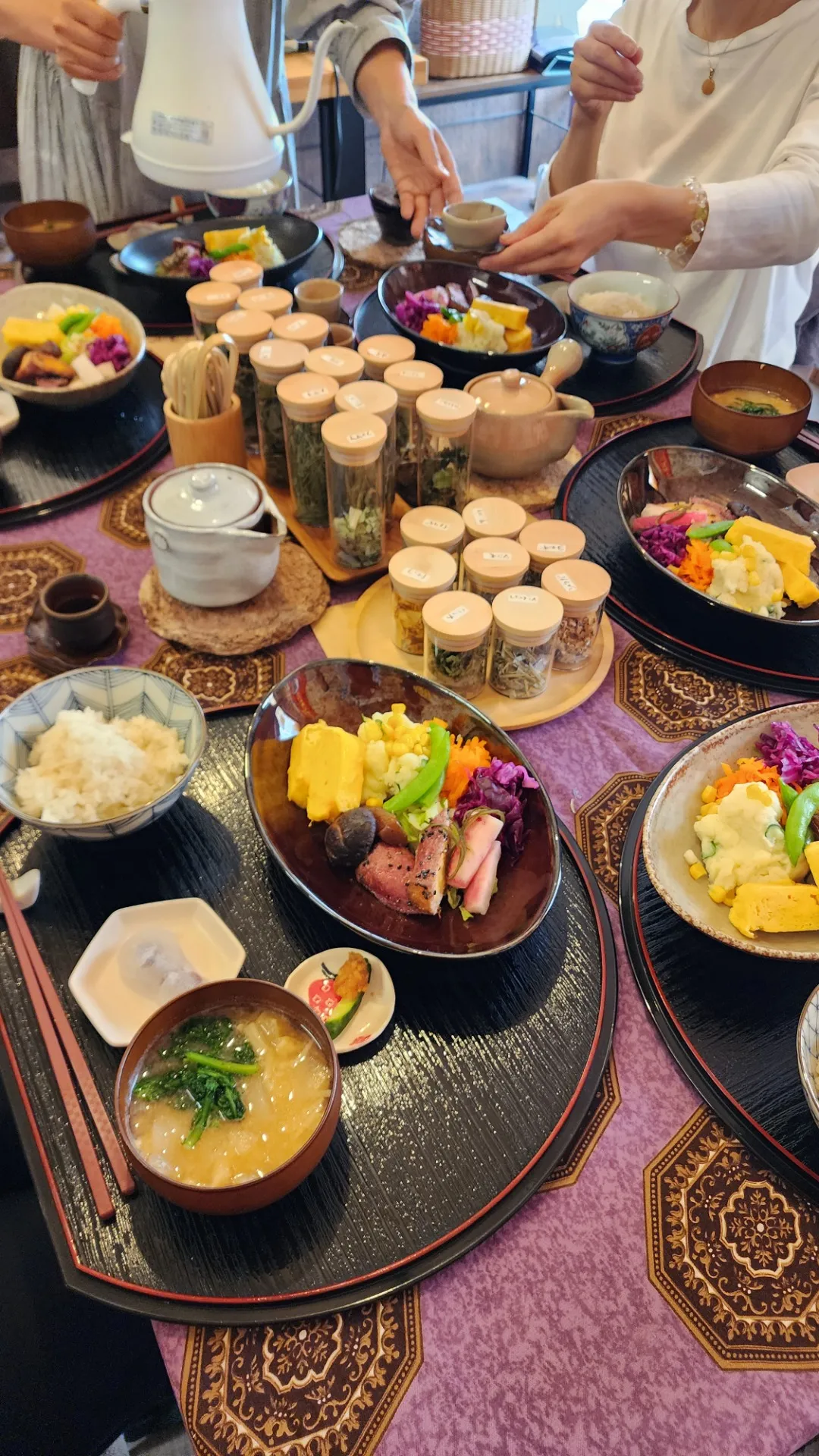 野草茶のワークショップ（外部講師により開催）